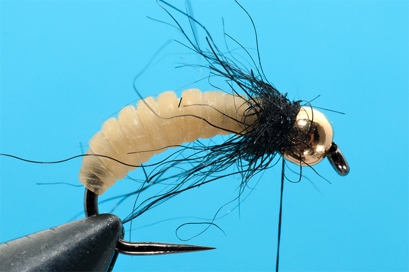 tying a catgut nymph step 5 making the torax area