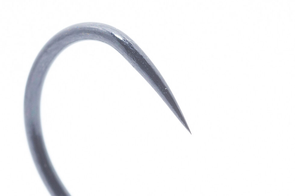 https://www.flytying.ro/wp-content/uploads/2021/09/tiemco-super-sharp-fly-hooks-980x653.jpg